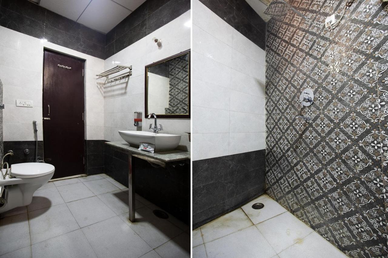 Oyo 44174 Hotel Mid Town Prime Harthala Bagian luar foto