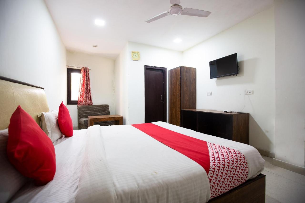 Oyo 44174 Hotel Mid Town Prime Harthala Bagian luar foto