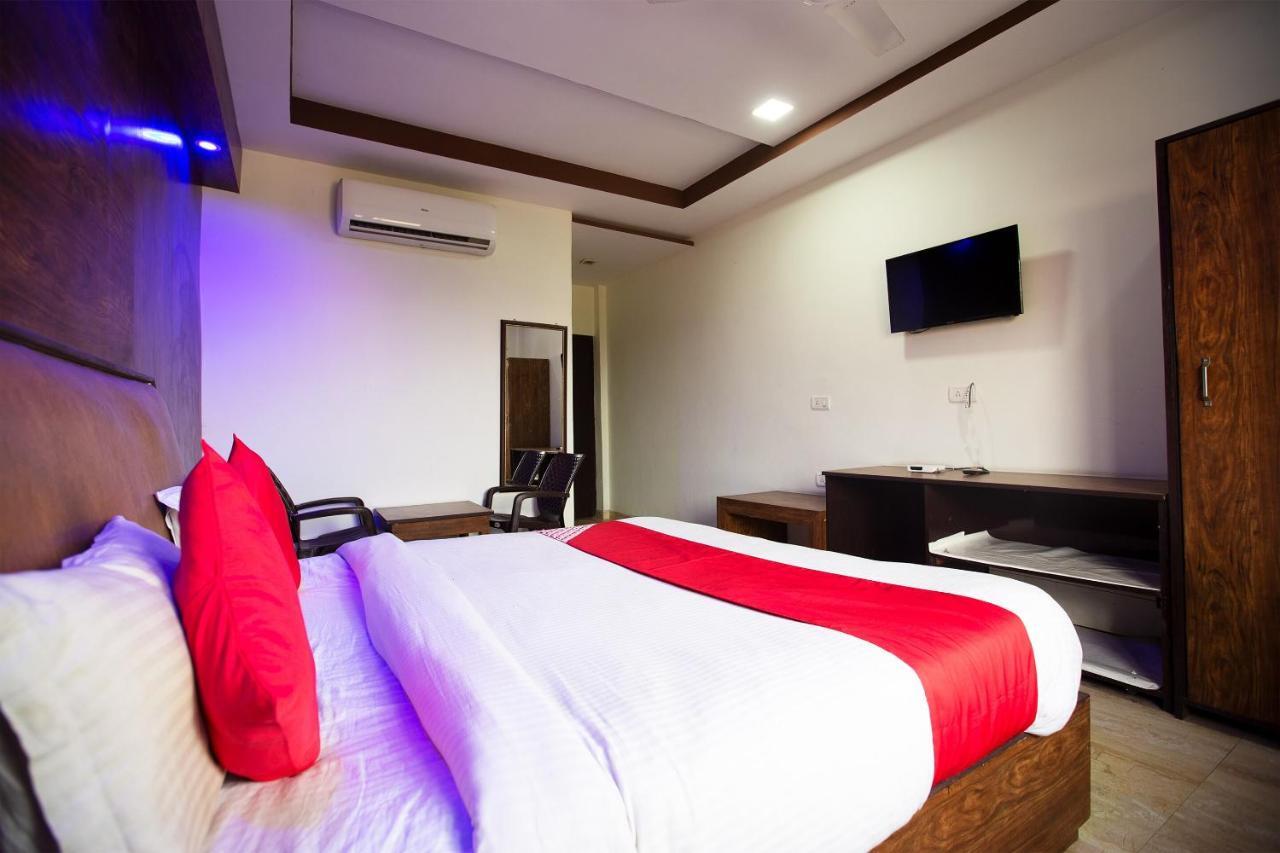 Oyo 44174 Hotel Mid Town Prime Harthala Bagian luar foto
