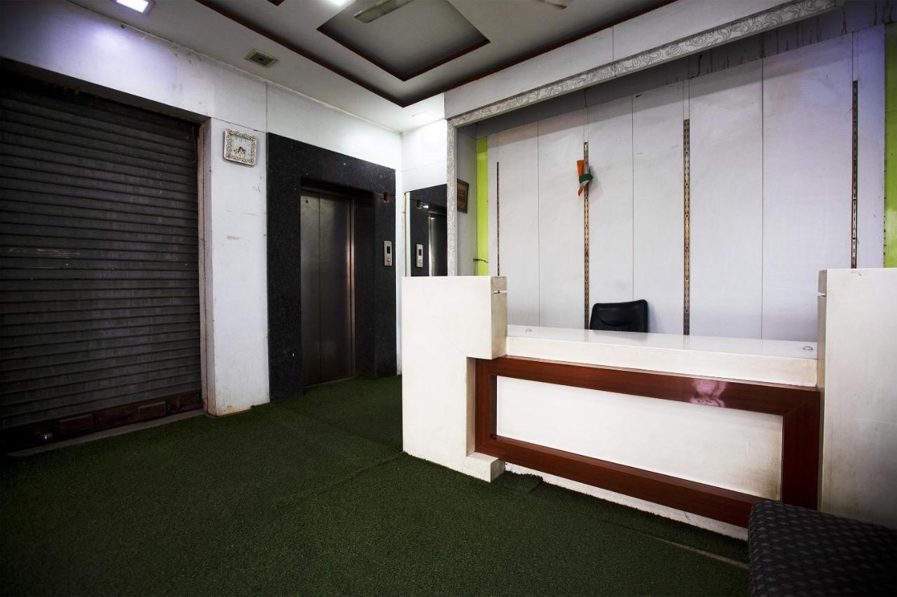 Oyo 44174 Hotel Mid Town Prime Harthala Bagian luar foto