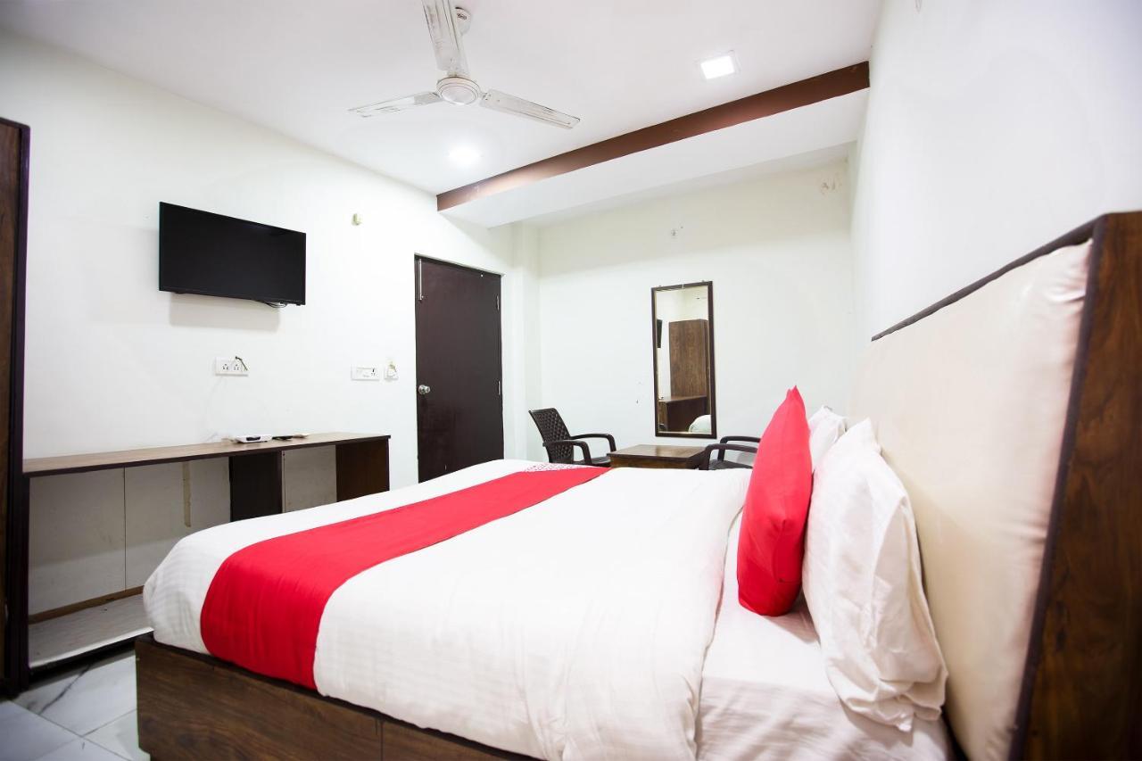 Oyo 44174 Hotel Mid Town Prime Harthala Bagian luar foto