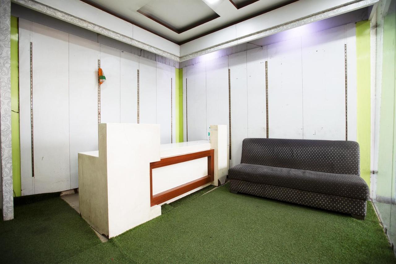 Oyo 44174 Hotel Mid Town Prime Harthala Bagian luar foto