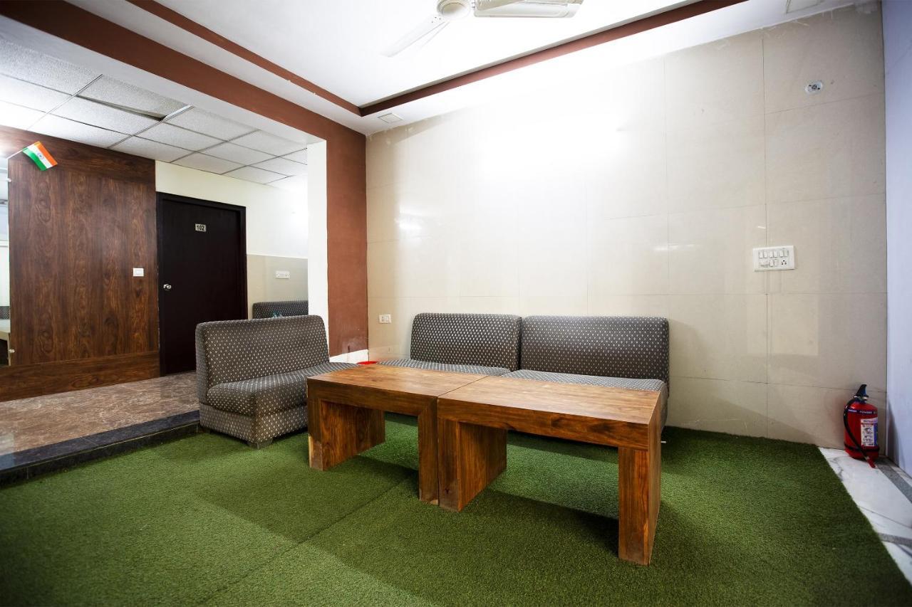 Oyo 44174 Hotel Mid Town Prime Harthala Bagian luar foto