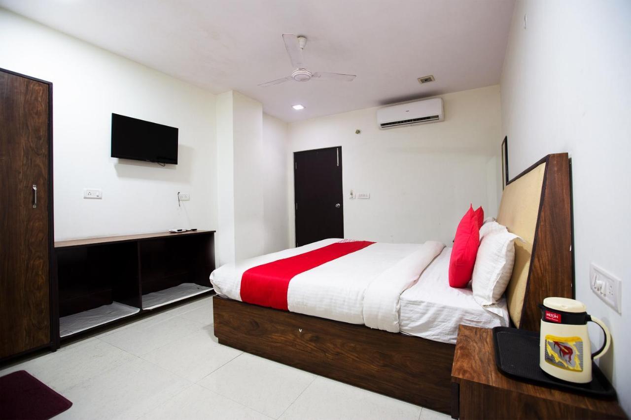 Oyo 44174 Hotel Mid Town Prime Harthala Bagian luar foto