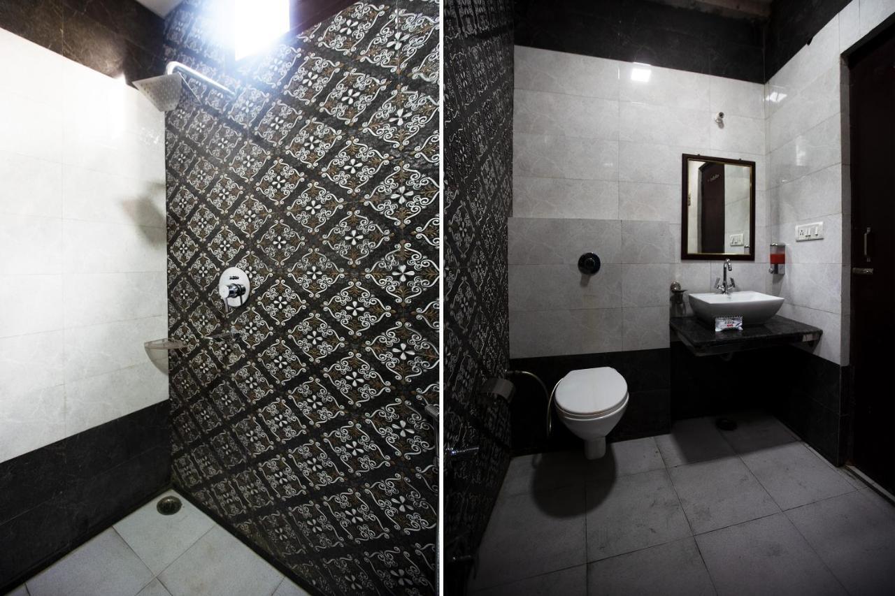 Oyo 44174 Hotel Mid Town Prime Harthala Bagian luar foto
