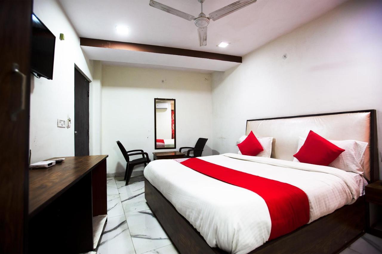 Oyo 44174 Hotel Mid Town Prime Harthala Bagian luar foto