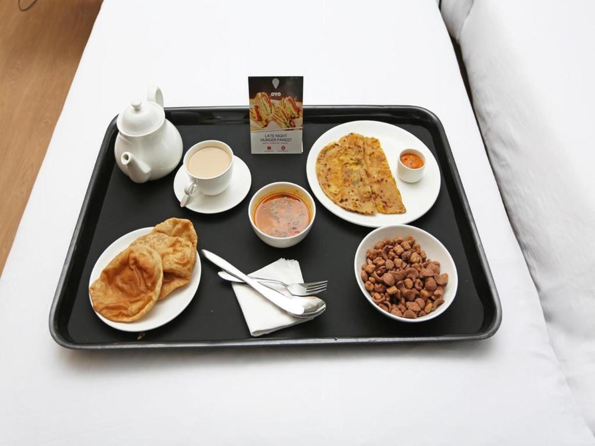 Oyo 44174 Hotel Mid Town Prime Harthala Bagian luar foto